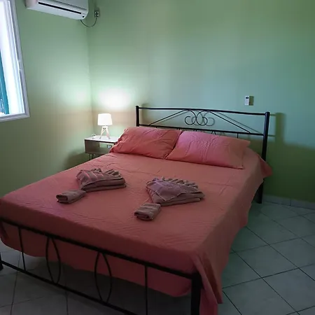 Private , 5 Min Drive From The Villa Minia