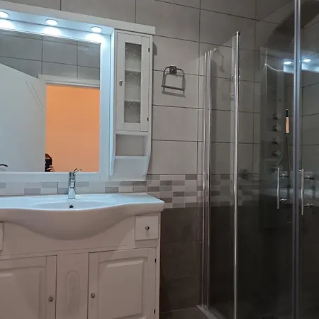 Villa Private , 5 Min Drive From The *