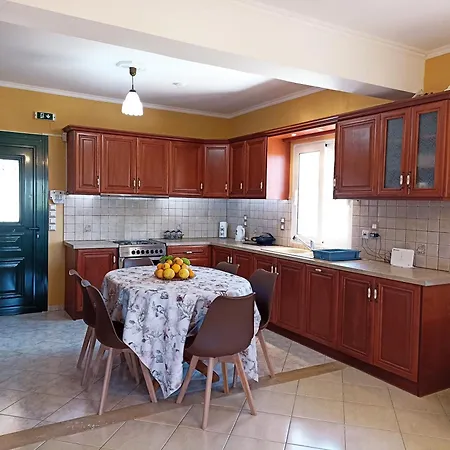 Villa Private , 5 Min Drive From The