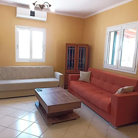 Private , 5 Min Drive From The Villa Minia