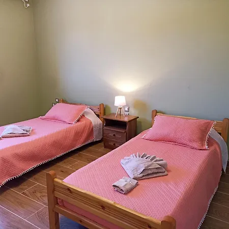 Private , 5 Min Drive From The *