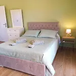 Private , 5 Min Drive From The